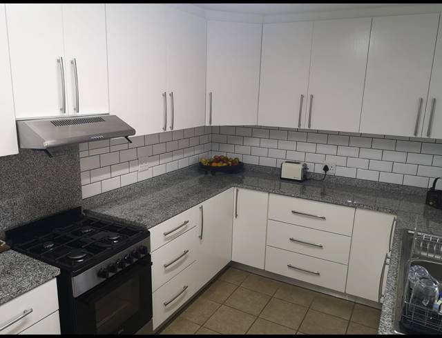 2 BEDROOM TOWNHOUSE TO LET IN HAYFIELDS